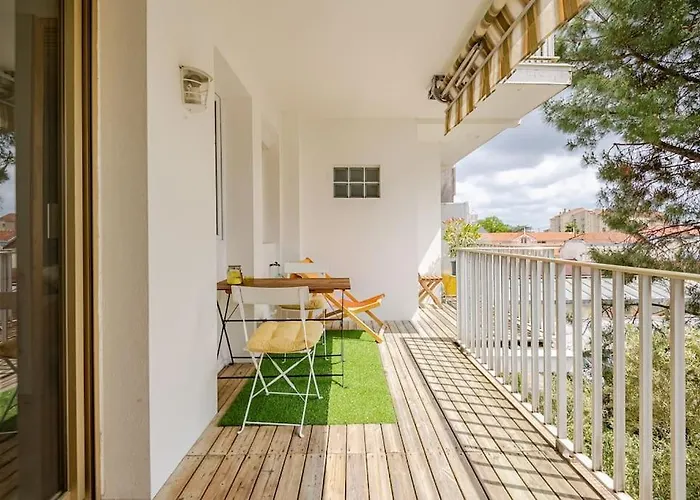 Ensoleille Port Bassin D'arcachon Arcachon